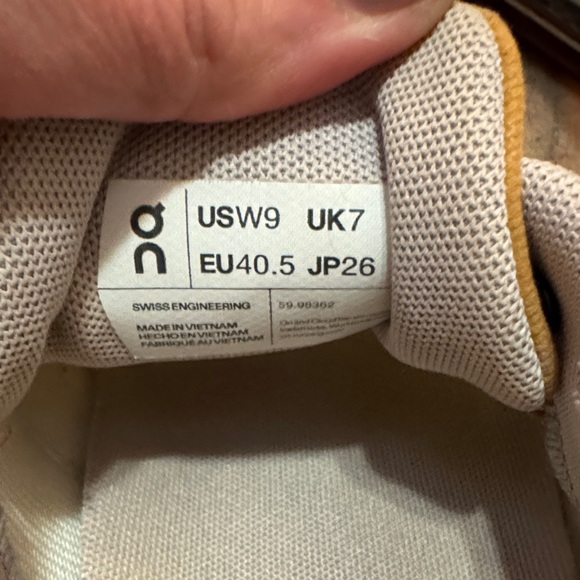 On Running Women’s White and Yellow Athletic Shoes- size 9 - Picture 9 of 9